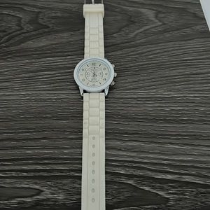 Ladies genneva watch in great condition with new batteries